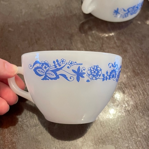 Vintage Termo Rey Milk Glass Tea Cups - Picture 3 of 4